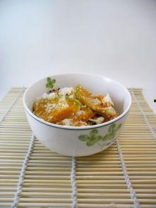 雪落在南瓜上,冬日里的诗意邂逅