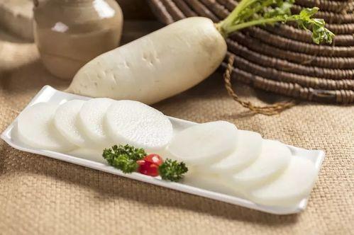 雪落在南瓜上,冬日里的诗意邂逅